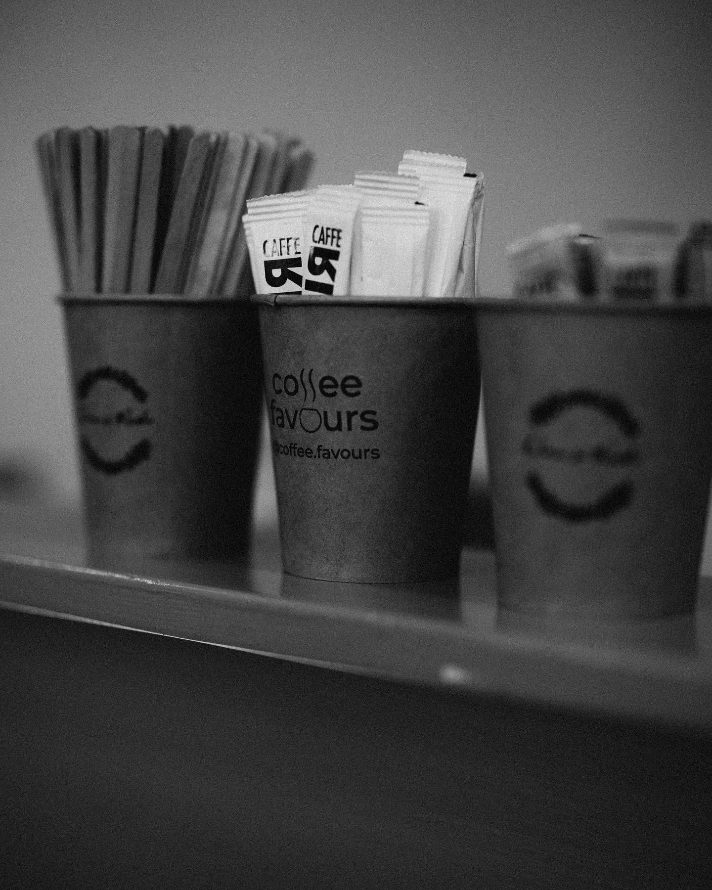 Pahare kraft cu logo Coffee Favours